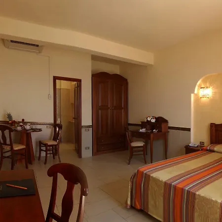 Kings Hotel 4*